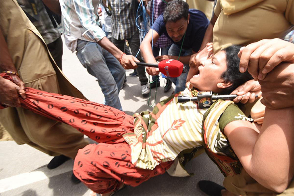 NSUI stages protest over CM’s kg to pg promise